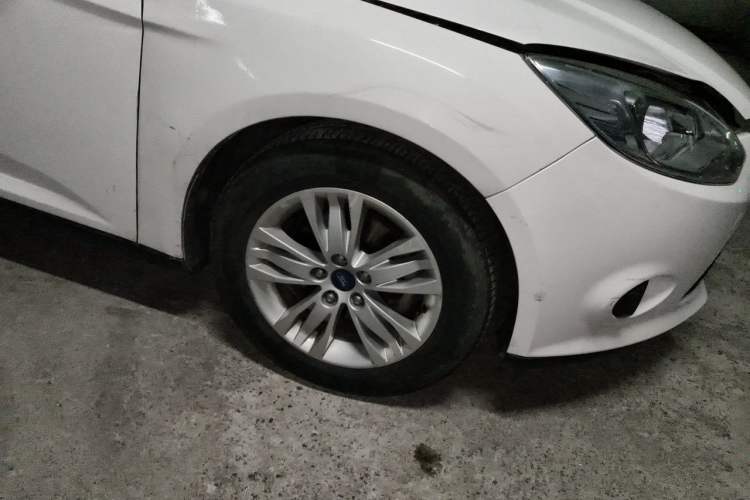 Used Ford Focus 2012 Sedan 1.6L Manual Comfort Model Right Front Wheel Hub