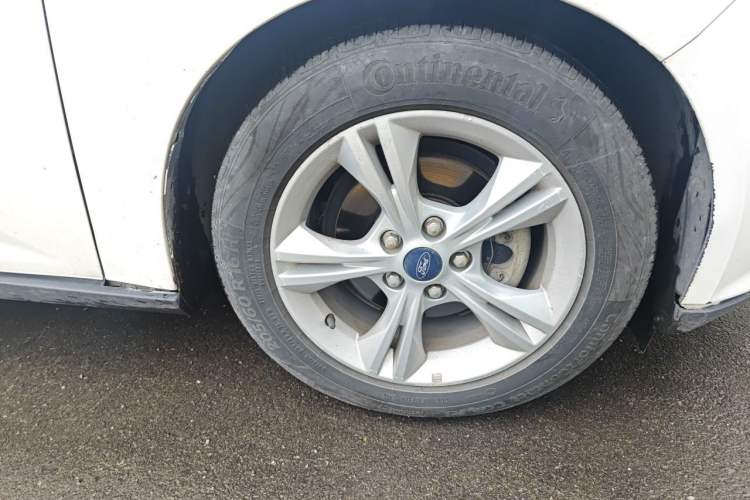 Used Ford Focus 2012 Hatchback 1.6L Automatic Fashion Edition Right Front Wheel Hub