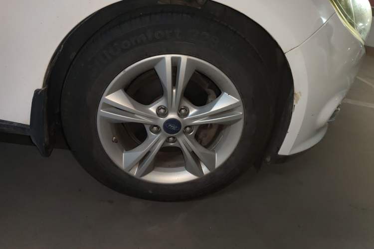Used Ford Focus 2012 Sedan 1.6L Automatic Fashion Edition Right Front Wheel Hub