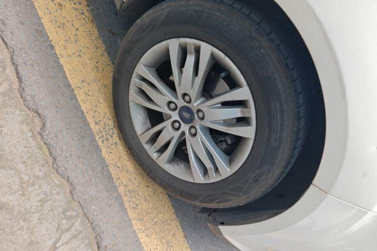 Used Ford Focus 2012 Hatchback 1.6L Automatic Comfort Model Right Front Wheel Hub