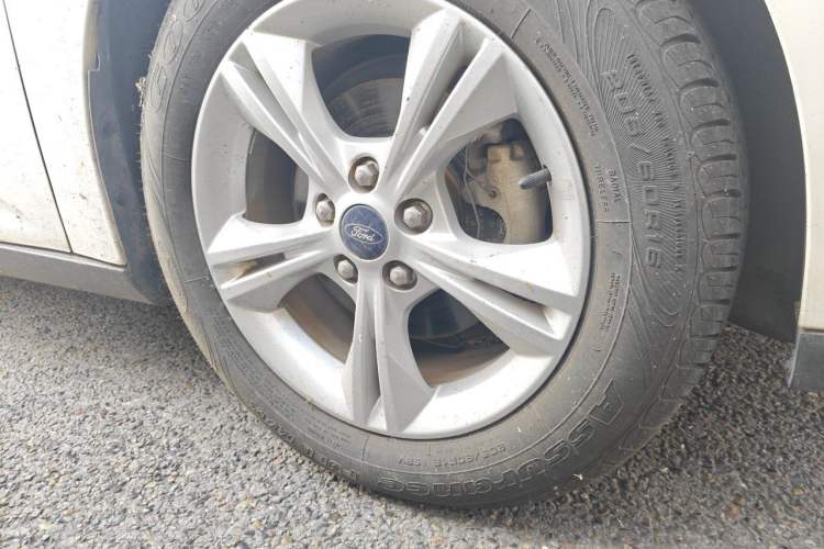 Used Ford Focus 2012 Sedan 1.6L Manual Fashion Edition Right Front Wheel Hub