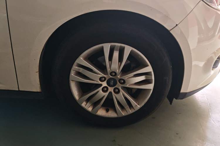 Used Ford Focus 2012 Hatchback 1.6L Automatic Comfort Model Right Front Wheel Hub