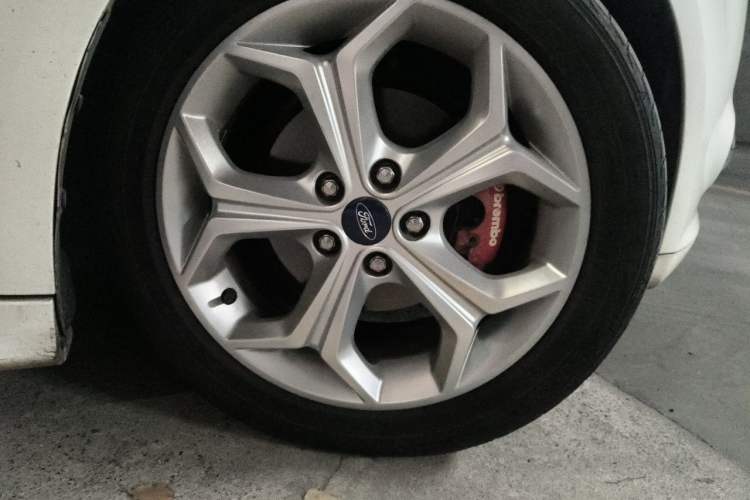 Used Ford Focus 2012 Hatchback 2.0L Automatic Luxury Sport Model Right Front Wheel Hub
