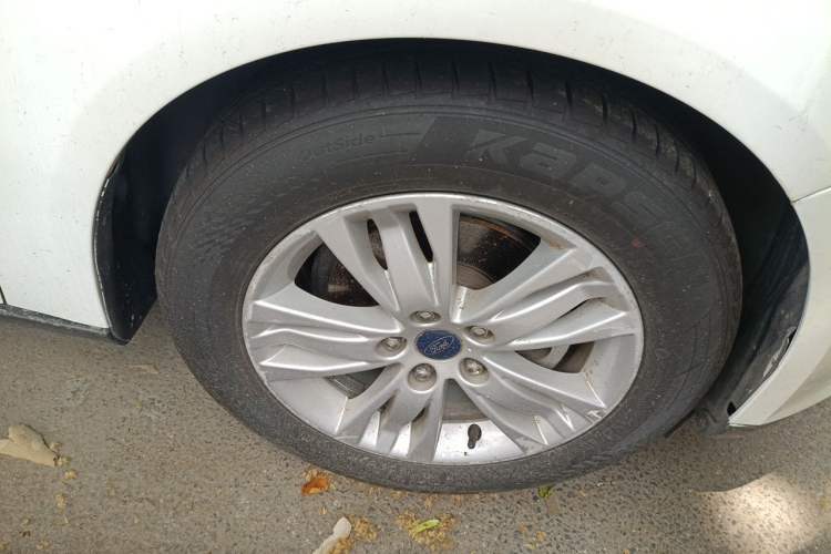Used Ford Focus 2012 Hatchback 1.6L Automatic Comfort Model Right Front Wheel Hub
