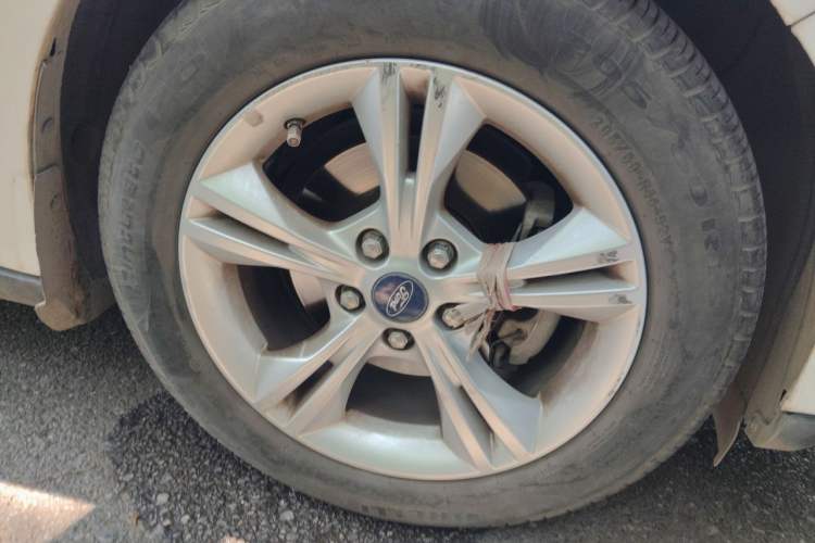 Used Ford Focus 2012 Sedan 1.6L Automatic Fashion Edition Right Front Wheel Hub
