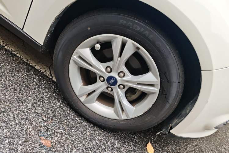 Used Ford Focus 2012 Sedan 1.6L Automatic Fashion Edition Right Front Wheel Hub
