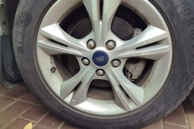 Used Ford Focus 2012 Sedan 1.6L Automatic Fashion Edition Right Front Wheel Hub