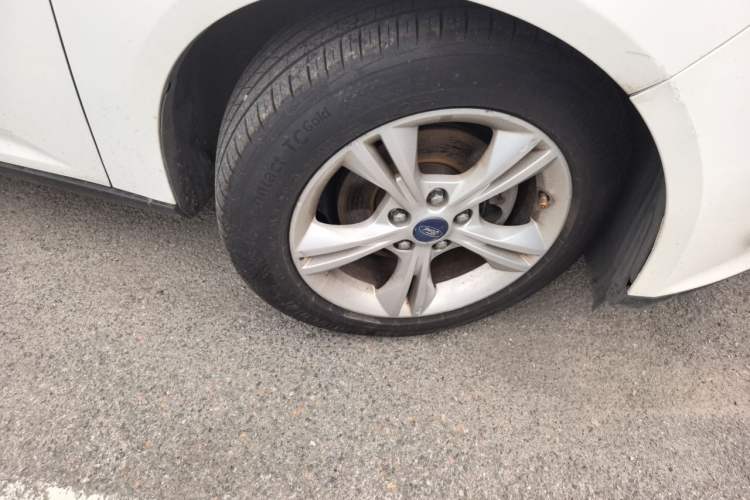 Used Ford Focus 2012 Hatchback 1.6L Automatic Fashion Edition Right Front Wheel Hub