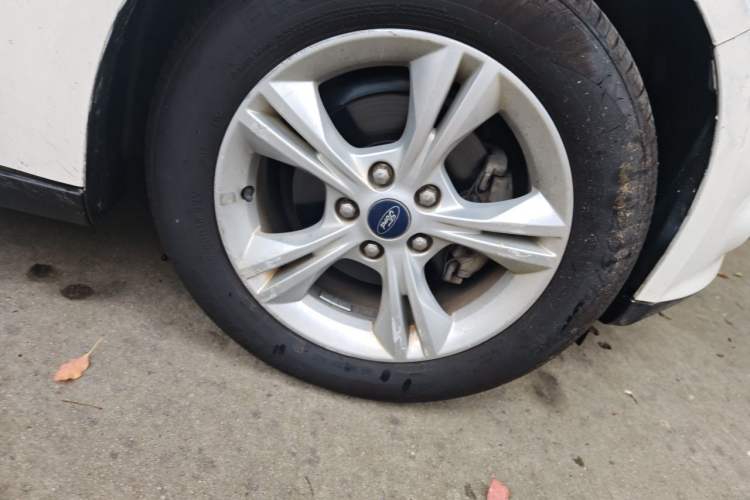 Used Ford Focus 2012 Hatchback 1.6L Manual Fashion Edition Right Front Wheel Hub