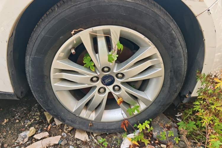 Used Ford Focus 2012 Sedan 1.6L Automatic Comfort Model Right Front Wheel Hub
