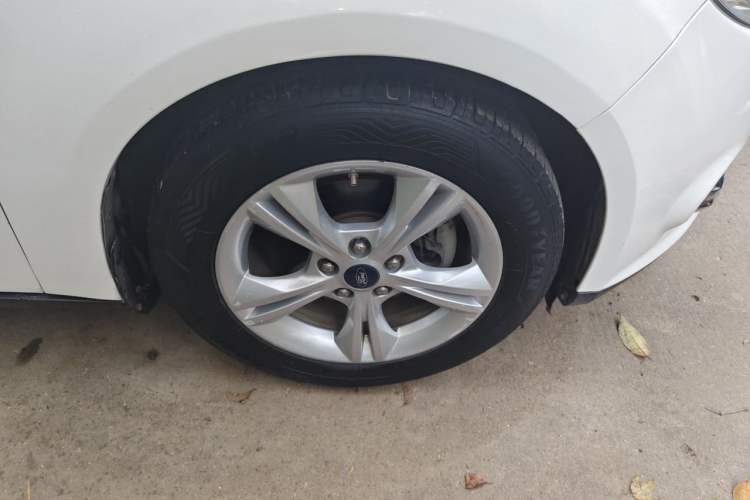 Used Ford Focus 2012 Sedan 1.6L Automatic Fashion Edition Right Front Wheel Hub