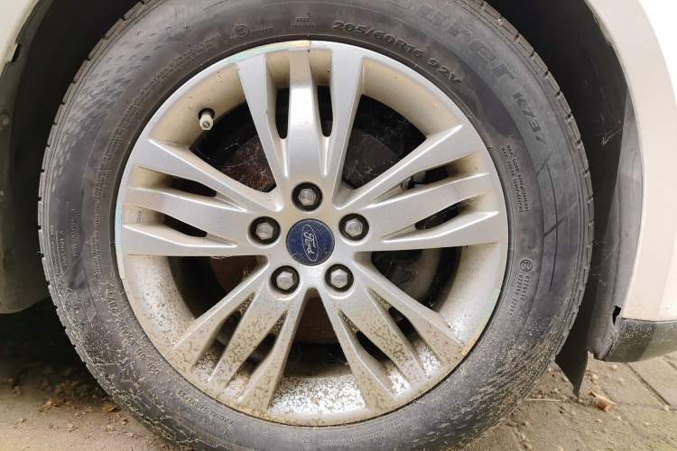 Used Ford Focus 2012 Hatchback 1.6L Automatic Comfort Model Right Front Wheel Hub