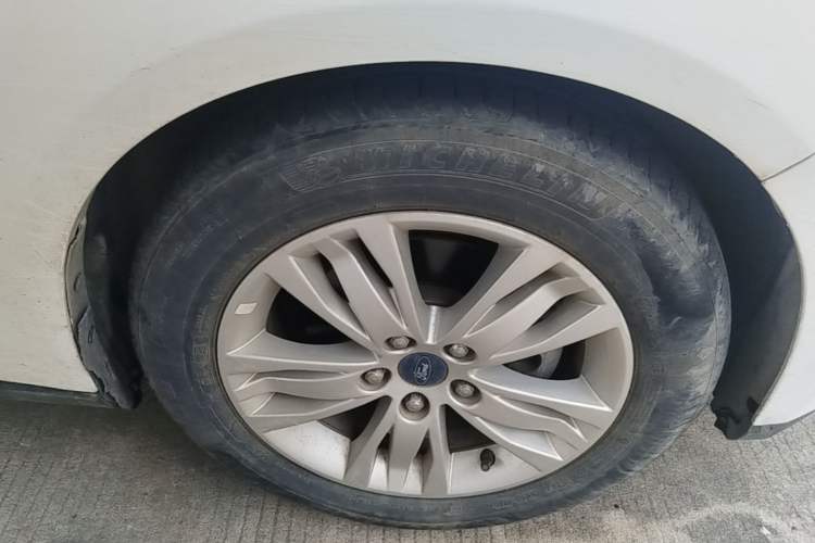 Used Ford Focus 2012 Hatchback 1.6L Automatic Comfort Model Right Front Wheel Hub