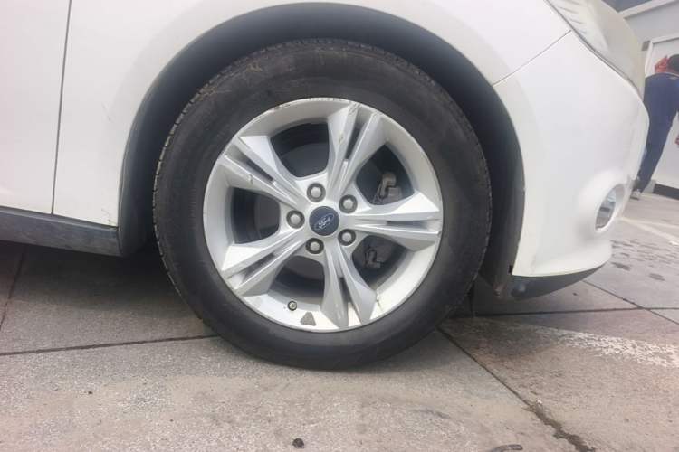 Used Ford Focus 2012 Sedan 1.6L Automatic Fashion Edition Right Front Wheel Hub