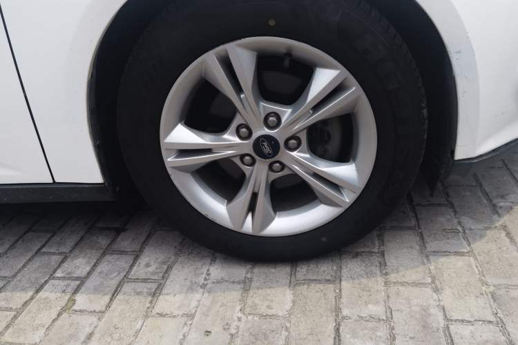 Used Ford Focus 2012 Hatchback 1.6L Automatic Fashion Edition Right Front Wheel Hub