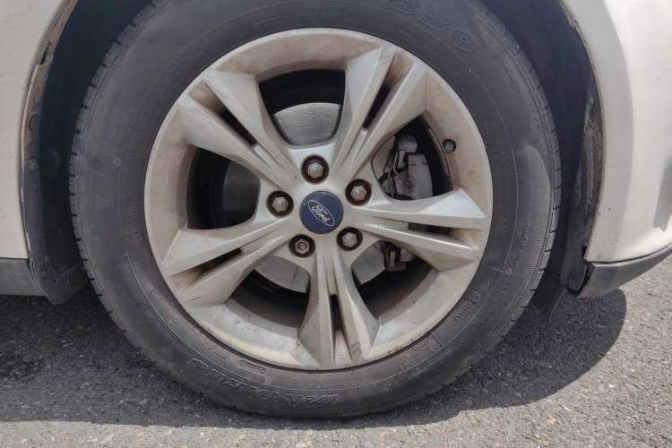 Used Ford Focus 2012 Hatchback 1.6L Automatic Fashion Edition Right Front Wheel Hub