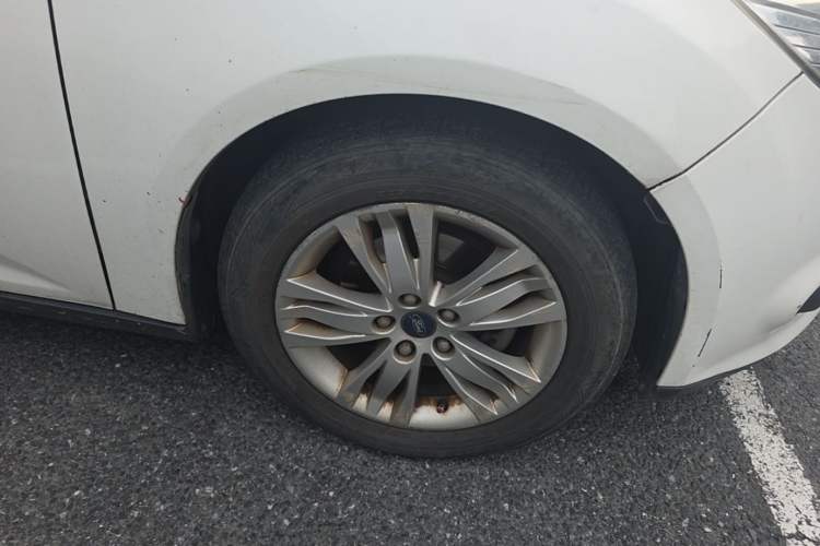 Used Ford Focus 2012 Sedan 1.6L Manual Comfort Model Right Front Wheel Hub