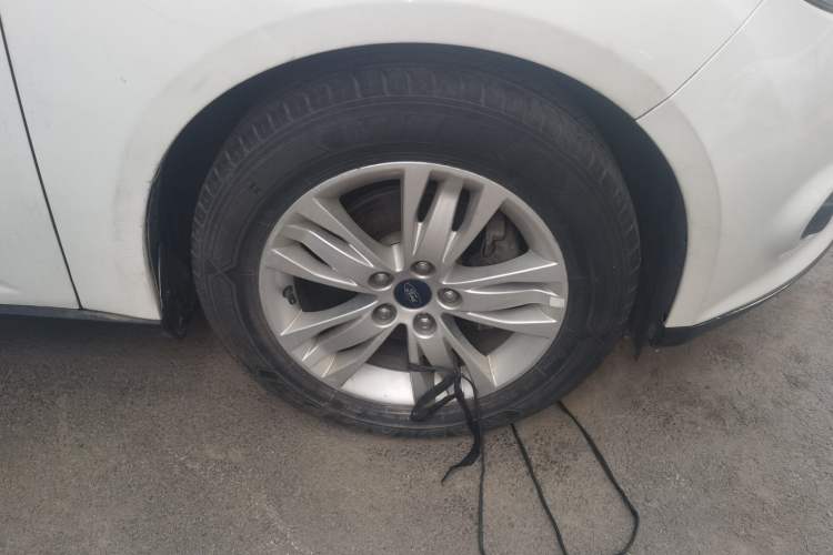 Used Ford Focus 2012 Sedan 1.6L Manual Comfort Model Right Front Wheel Hub
