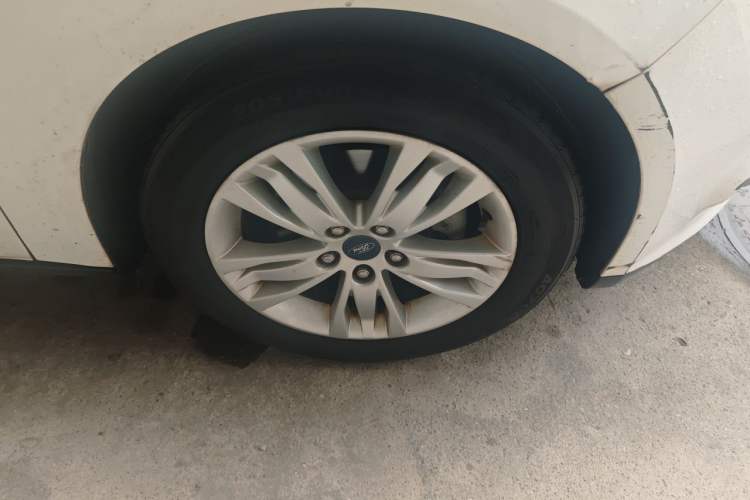Used Ford Focus 2012 Sedan 1.6L Automatic Comfort Model Right Front Wheel Hub