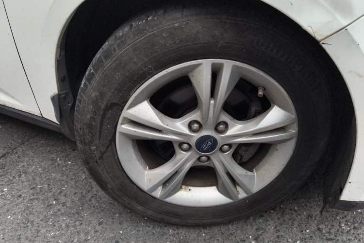 Used Ford Focus 2012 Sedan 1.6L Automatic Fashion Edition Right Front Wheel Hub