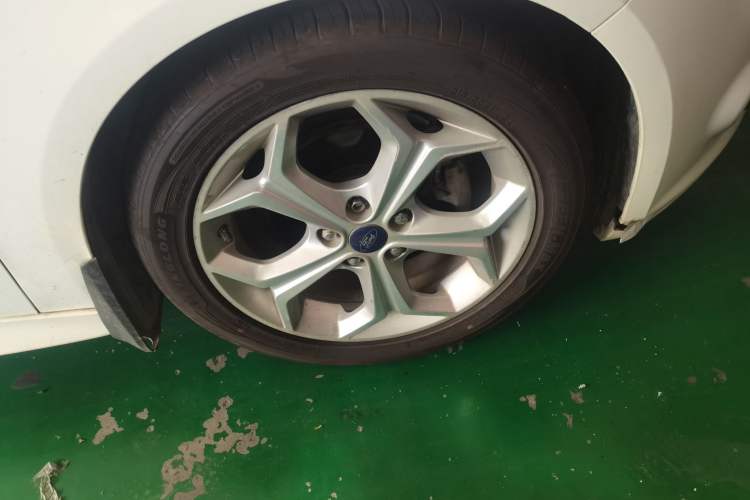 Used Ford Focus 2012 Hatchback 2.0L Automatic Luxury Sport Model Right Front Wheel Hub