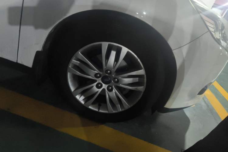 Used Ford Focus 2012 Hatchback 1.6L Automatic Comfort Model Right Front Wheel Hub