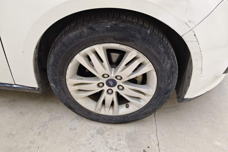 Used Ford Focus 2012 Sedan 1.6L Automatic Comfort Model Right Front Wheel Hub