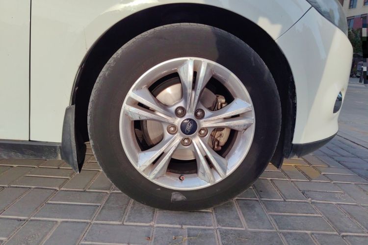 Used Ford Focus 2012 Hatchback 1.6L Automatic Fashion Edition Right Front Wheel Hub