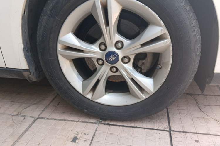Used Ford Focus 2012 Sedan 1.6L Automatic Fashion Edition Right Front Wheel Hub