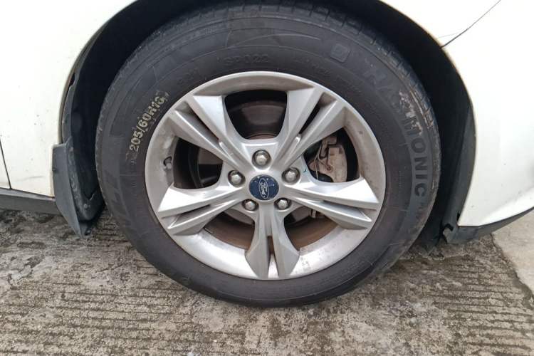 Used Ford Focus 2012 Sedan 1.6L Automatic Fashion Edition Right Front Wheel Hub