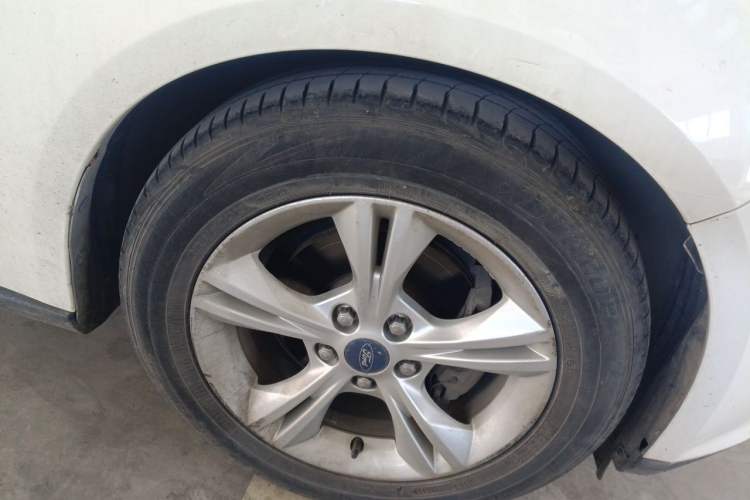 Used Ford Focus 2012 Hatchback 1.6L Automatic Fashion Edition Right Front Wheel Hub