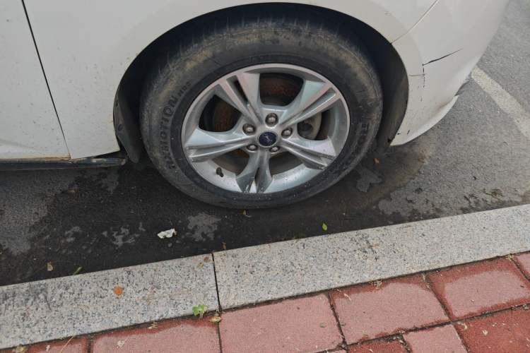 Used Ford Focus 2012 Hatchback 1.6L Manual Fashion Edition Right Front Wheel Hub