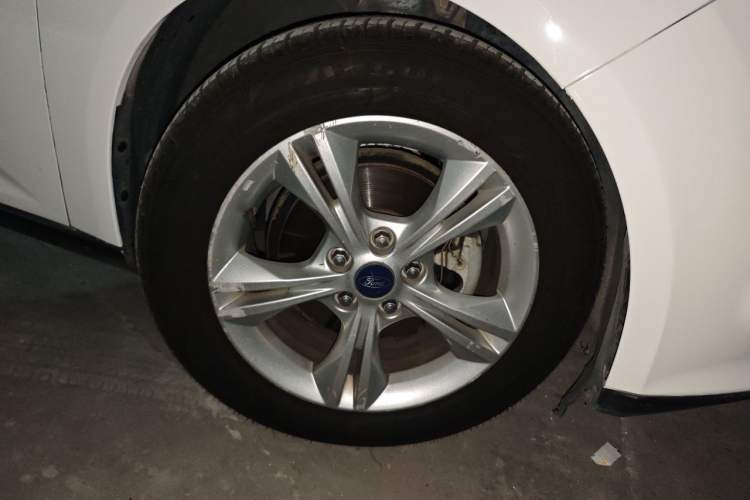 Used Ford Focus 2012 Hatchback 1.6L Automatic Fashion Edition Right Front Wheel Hub