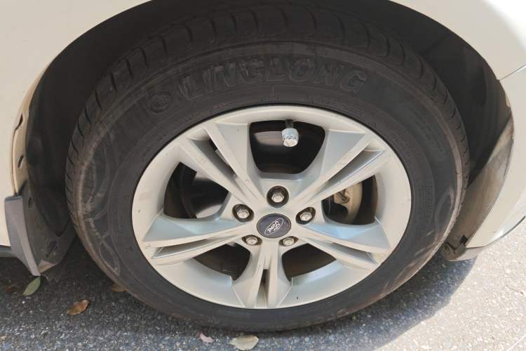 Used Ford Focus 2012 Sedan 1.6L Automatic Fashion Edition Right Front Wheel Hub