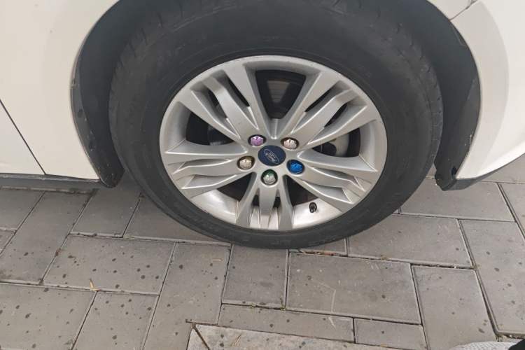 Used Ford Focus 2012 Hatchback 1.6L Automatic Comfort Model Right Front Wheel Hub