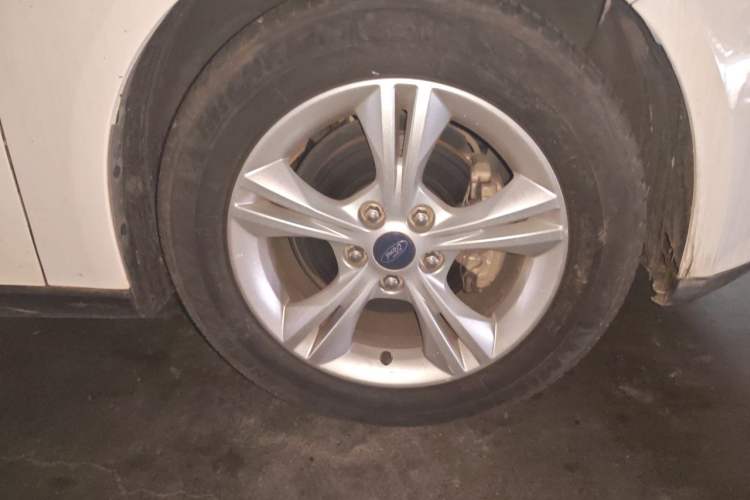 Used Ford Focus 2012 Hatchback 1.6L Automatic Fashion Edition Right Front Wheel Hub