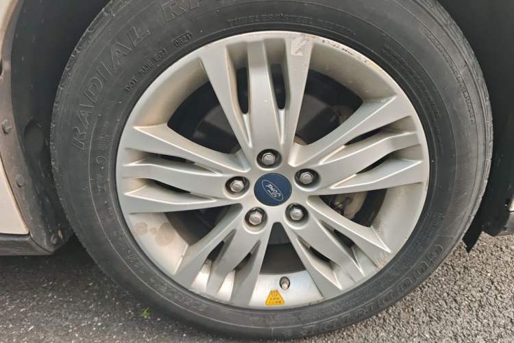 Used Ford Focus 2012 Sedan 1.6L Automatic Comfort Model Right Front Wheel Hub