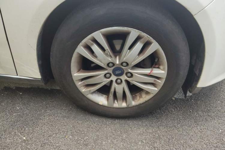 Used Ford Focus 2012 Hatchback 1.6L Automatic Comfort Model Right Front Wheel Hub
