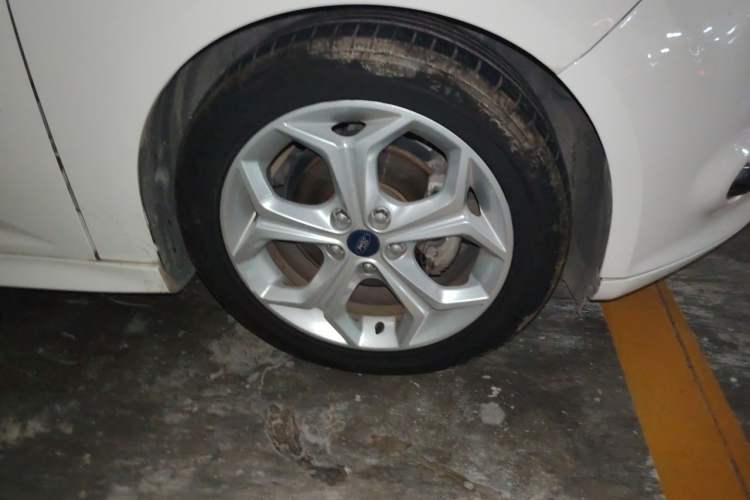 Used Ford Focus 2012 Hatchback 2.0L Automatic Luxury Sport Model Right Front Wheel Hub