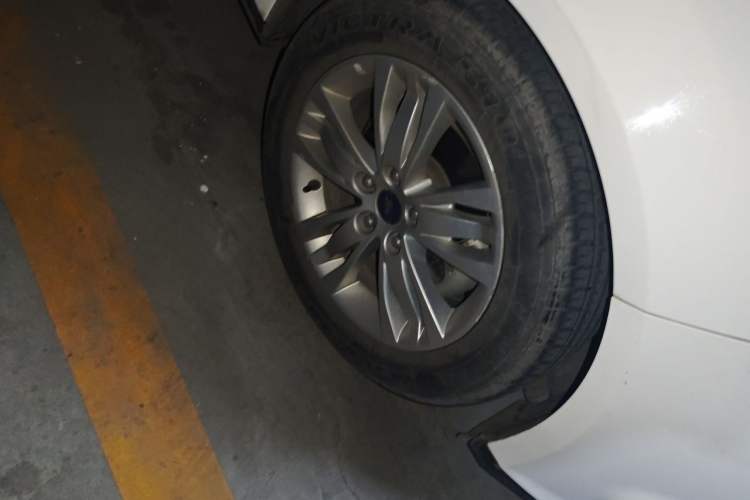 Used Ford Focus 2012 Sedan 1.6L Manual Comfort Model Right Front Wheel Hub