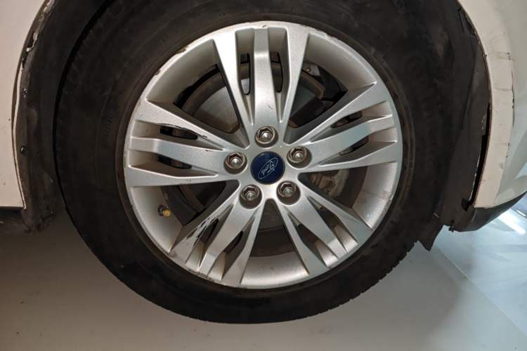 Used Ford Focus 2012 Hatchback 1.6L Automatic Comfort Model Right Front Wheel Hub