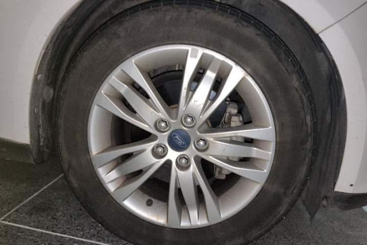 Used Ford Focus 2012 Hatchback 1.6L Automatic Comfort Model Right Front Wheel Hub