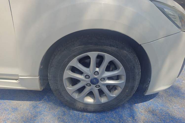 Used Ford Focus 2012 Hatchback Classic 1.8L Automatic Fashion Edition Right Front Wheel Hub