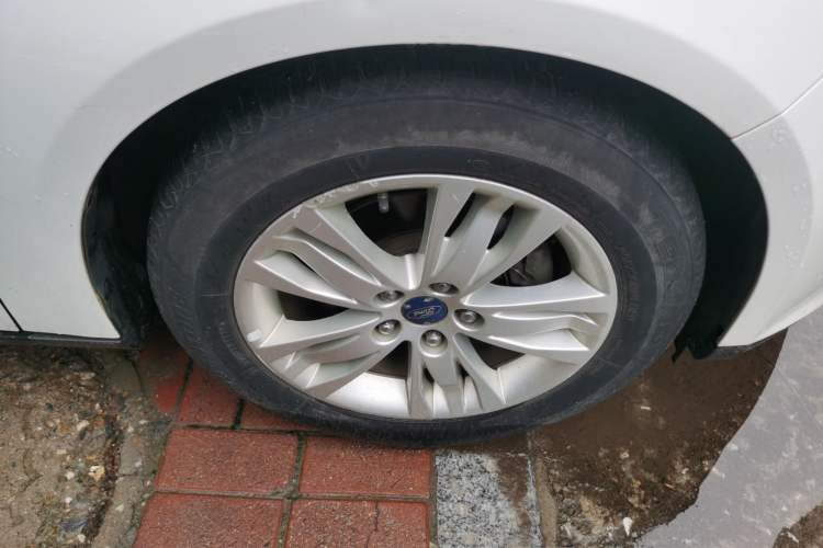 Used Ford Focus 2012 Hatchback 1.6L Automatic Comfort Model Right Front Wheel Hub