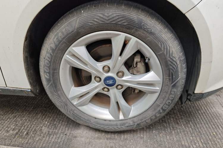 Used Ford Focus 2012 Sedan 1.6L Automatic Fashion Edition Right Front Wheel Hub