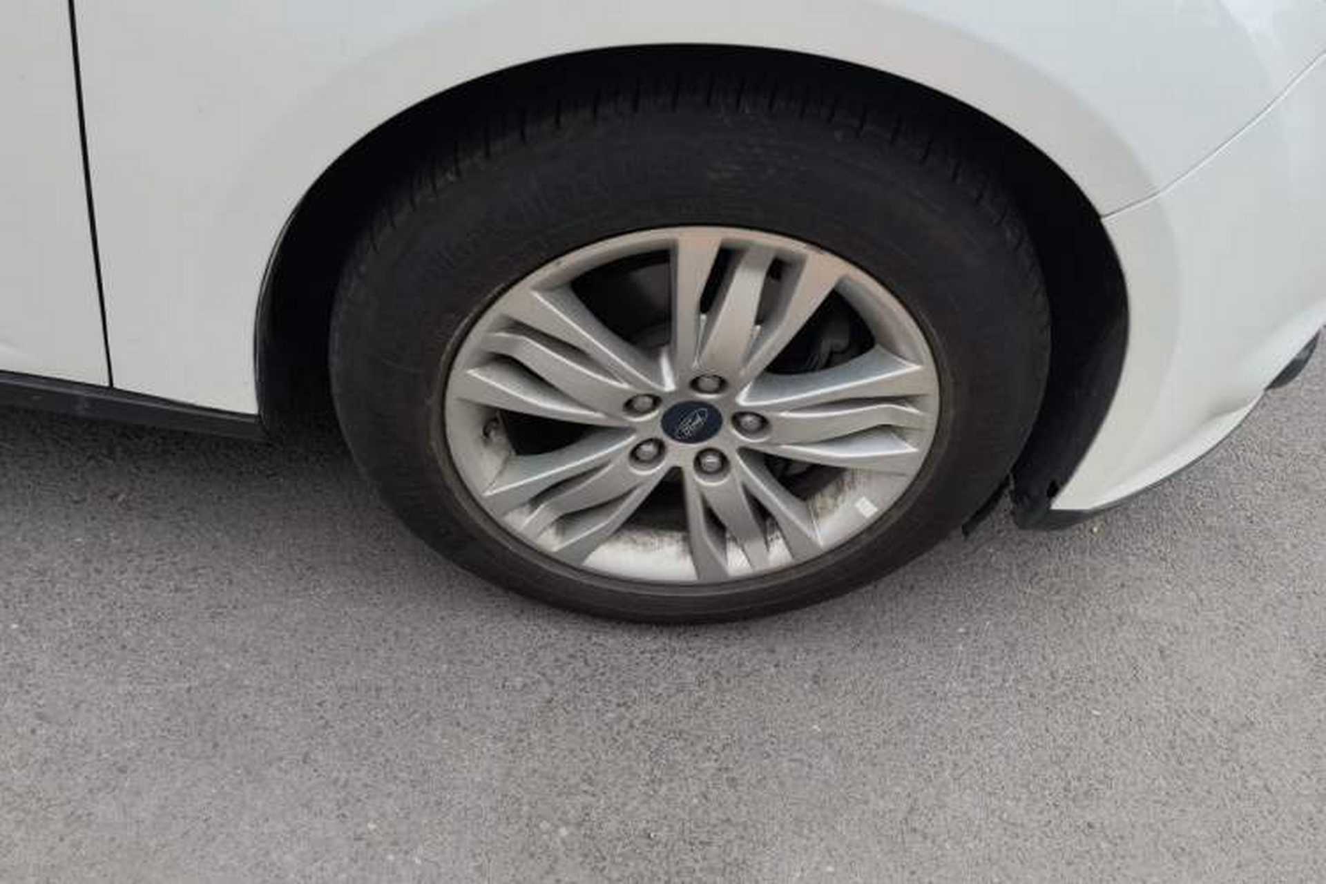 Used Ford Focus 2012 Sedan 1.6L Manual Comfort Model Right Front Wheel Hub