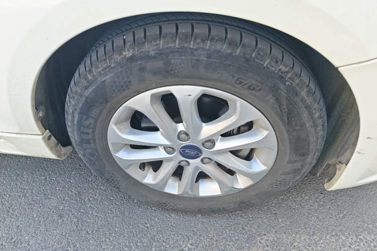 Used Ford Focus 2012 Hatchback Classic 1.8L Automatic Fashion Edition Right Front Wheel Hub