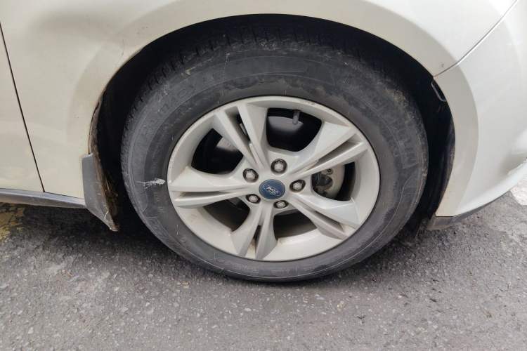 Used Ford Focus 2012 Hatchback 1.6L Automatic Fashion Edition Right Front Wheel Hub