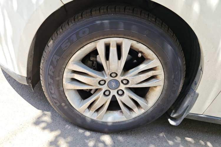 Used Ford Focus 2012 Sedan 1.6L Automatic Comfort Model Right Front Wheel Hub