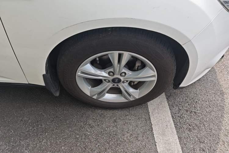 Used Ford Focus 2012 Sedan 1.6L Automatic Fashion Edition Right Front Wheel Hub